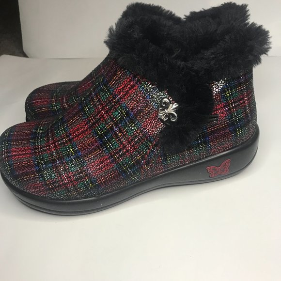 Alegria Women's Water Resistant Faux Fur Ankle Boots size 5.5 (36) - Picture 10 of 10